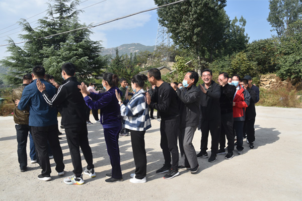 “打造和諧團(tuán)隊 提升自我”  公司開展拓展培訓(xùn)活動