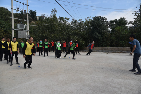 “打造和諧團(tuán)隊 提升自我”  公司開展拓展培訓(xùn)活動