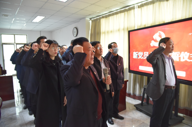 公司召開(kāi)新黨員入黨宣誓儀式、黨員發(fā)展對(duì)象、入黨積極分子“雙推”會(huì)議