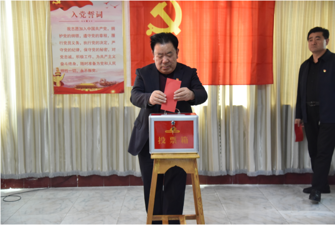 公司召開(kāi)新黨員入黨宣誓儀式、黨員發(fā)展對(duì)象、入黨積極分子“雙推”會(huì)議