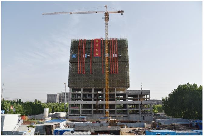 榮耀鴻頂 砥礪前行——顯通大廈鴻頂儀式隆重舉行