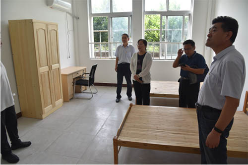 愛心企業(yè)顯擔當，捐資助教暖人心